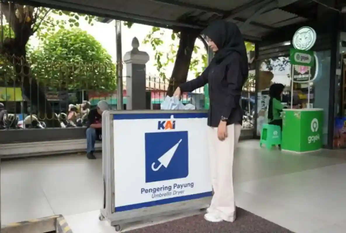 Pengering Payung Hadir di Tiga Stasiun Wilayah Daop 6 Yogyakarta
