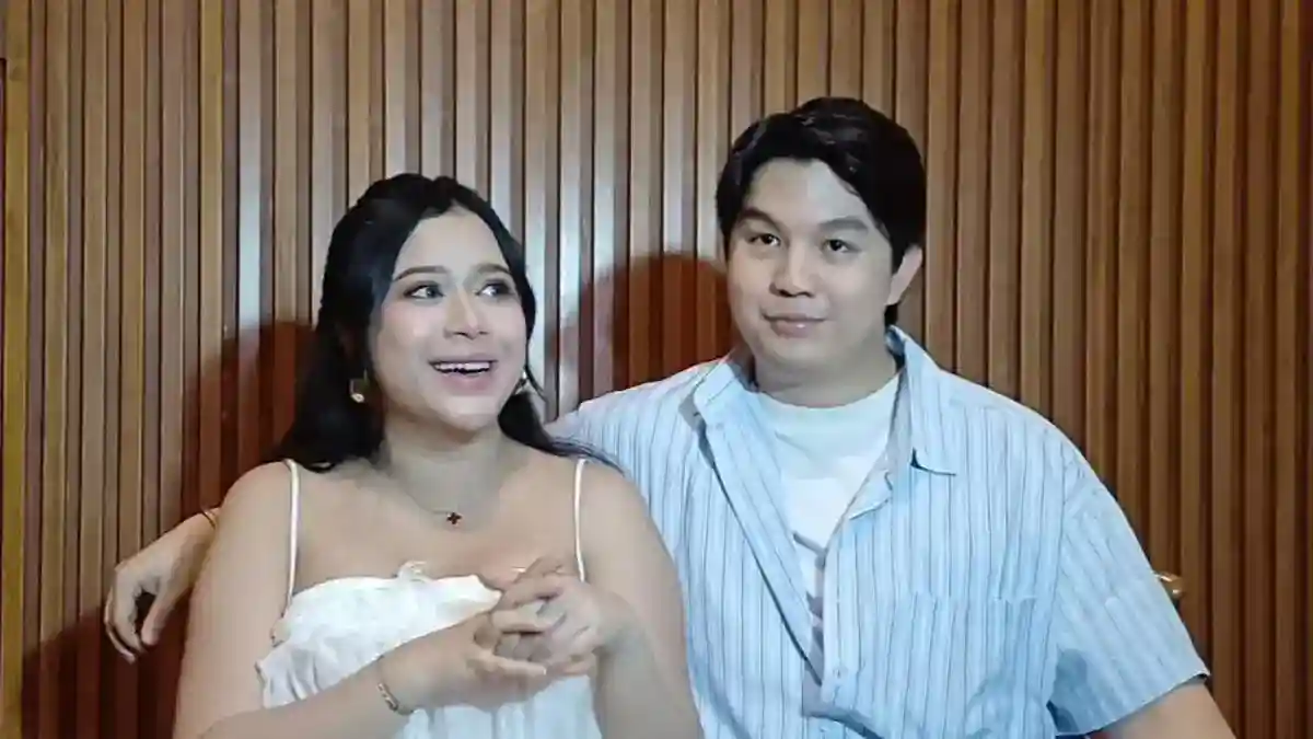 Mitoni Brisia Jodie dan Jonathan Alden Digelar dengan Rangkaian Serba Tujuh