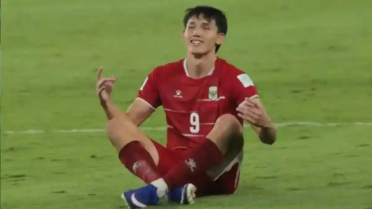 Mitchell Baker Menata Langkah dari Kampus Menuju Mimpi Premier League