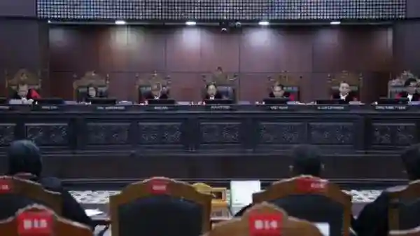 MK Ubah Tafsir Pemberhentian Sementara Kepala Daerah Berstatus Terdakwa