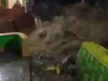 Luapan Sungai Cikalintu Rendam Puluhan Rumah di Coblong