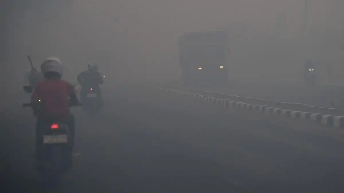 Kabut Asap Karhutla di Palembang Diduga Berkaitan dengan Meninggalnya Pengemudi Ojol
