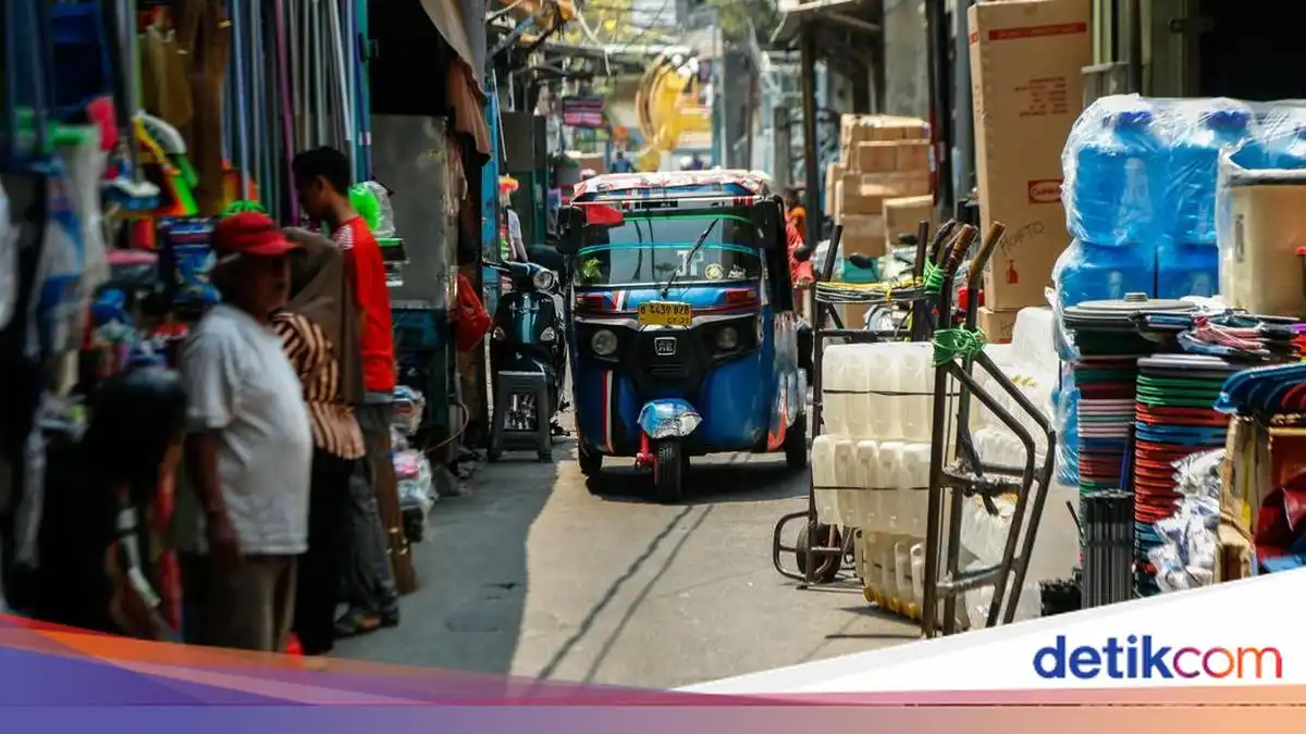 Bajaj Jakarta Bertahan di Tengah Menyusutnya Penumpang dan Gempuran Transportasi Modern