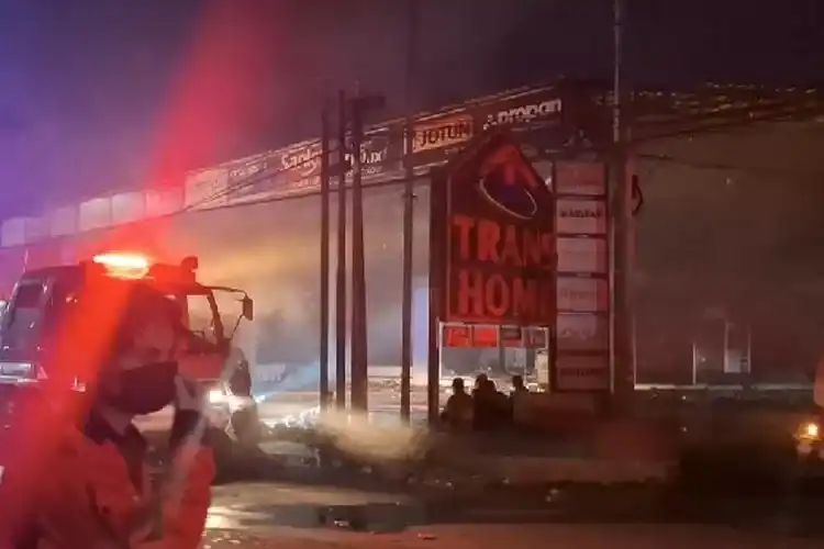 Kebakaran Trans Home Sleman Tewaskan Dua Perempuan, Api Menjalar di Area Seluas 2.000 Meter Persegi