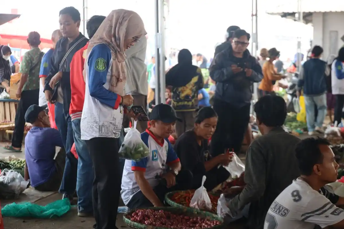 ASN Kota Bekasi Ramaikan Gebrak Pasar di Pasar Baru