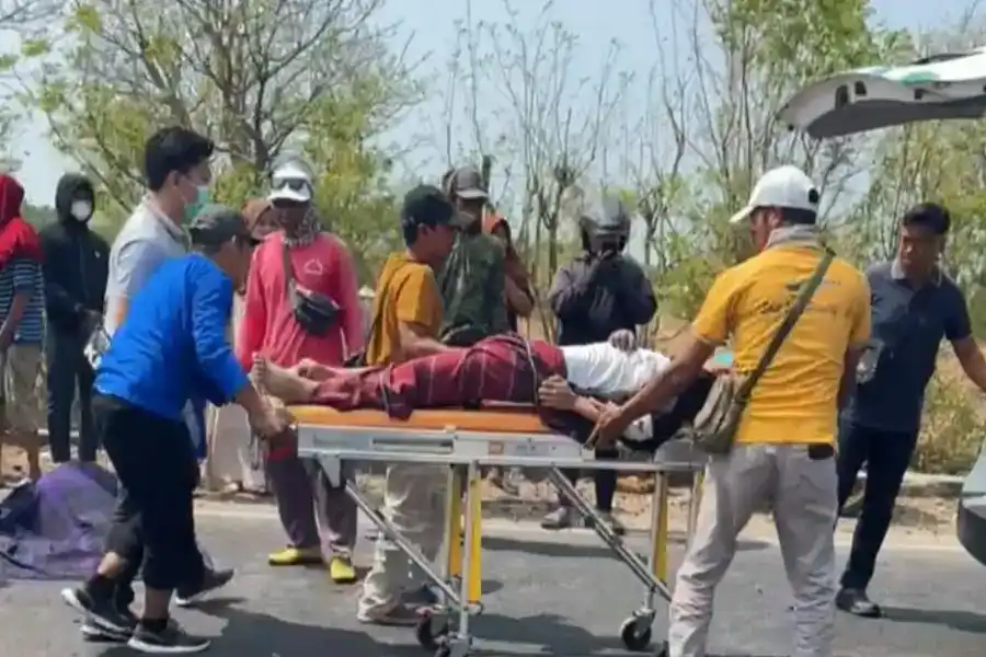 Pembonceng Scoopy Meninggal dalam Tabrakan di Jalur Lintas Selatan Sampang