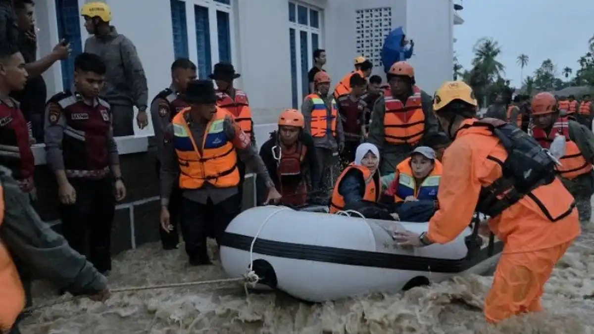 Menurutnya proses evakuasi diprioritaskan bagi kelompok rentan seperti anak kecil, perempuan hamil, lanjut usia, dan yang mengalami sakit