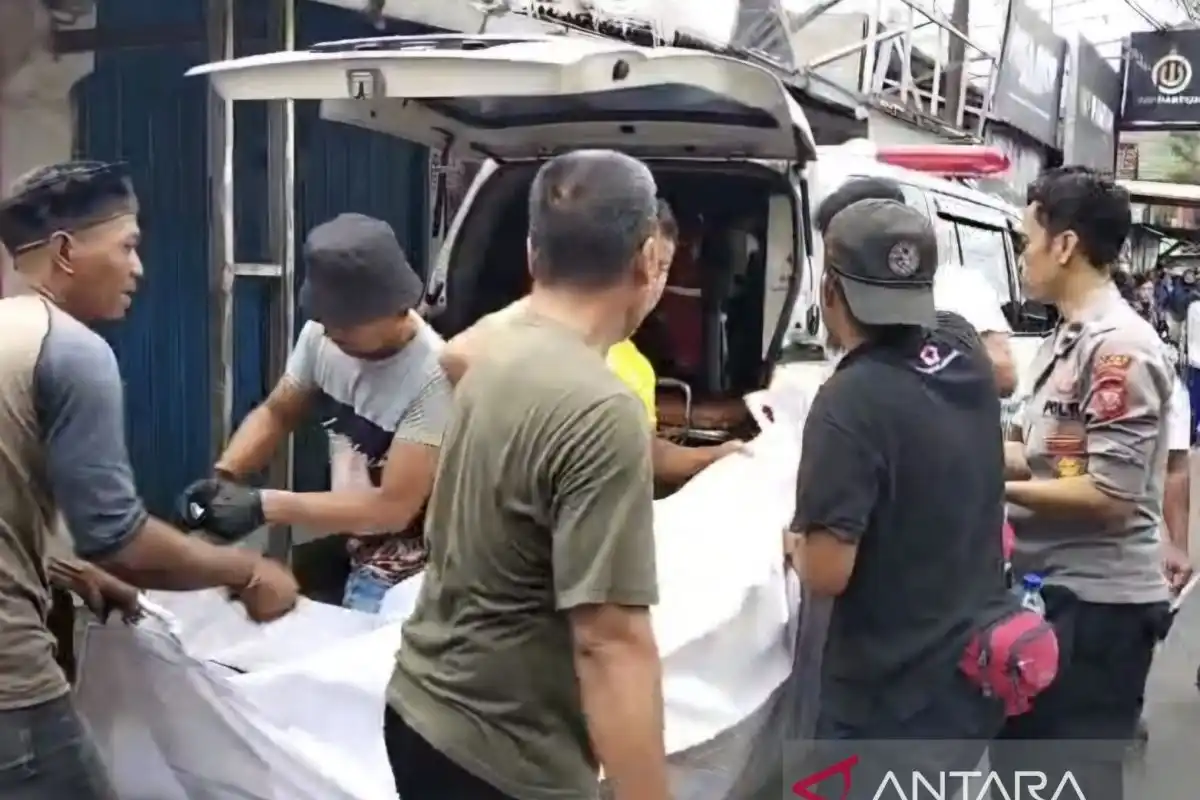 Kronologi penemuan mayat terbungkus kain dalam kamar indekos di Jakbar