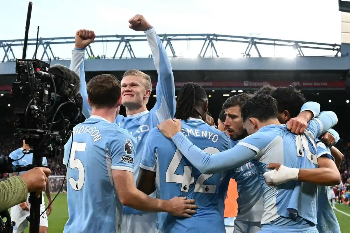 Manchester City Tundukkan Liverpool 3-0 Setelah Bermain dengan 10 Pemain