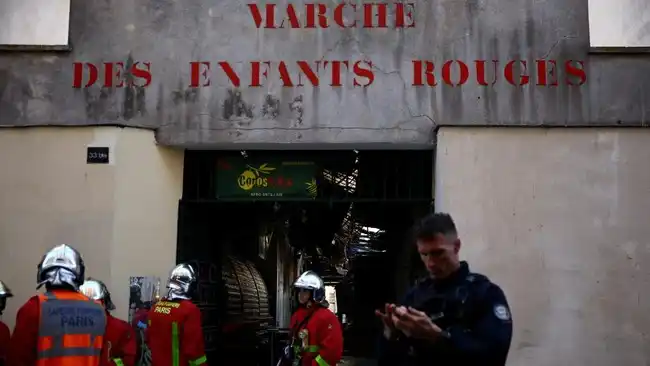 Kebakaran Melalap Pasar Bersejarah Paris yang Berdiri Sejak 1615
