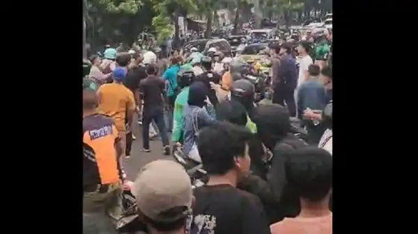 Kericuhan Penarikan Kendaraan di Bogor Berujung Amukan Warga terhadap Penagih Utang