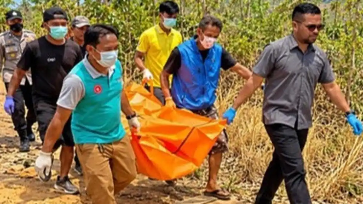 Evakuasi Jasad Perempuan di Lereng Kebun Jati Sukabumi Terkendala Medan Terjal