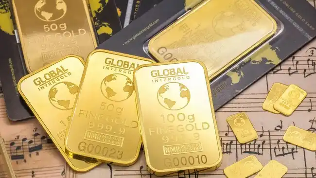 Harga Emas dan Perak Tertekan, Pasar Menanti Sinyal Kebijakan The Fed