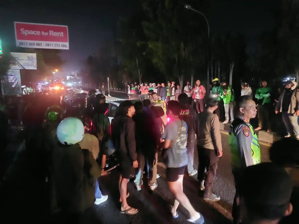 Pengemudi Mobil Berlawanan Arah di Sleman Dievakuasi untuk Pemeriksaan Medis