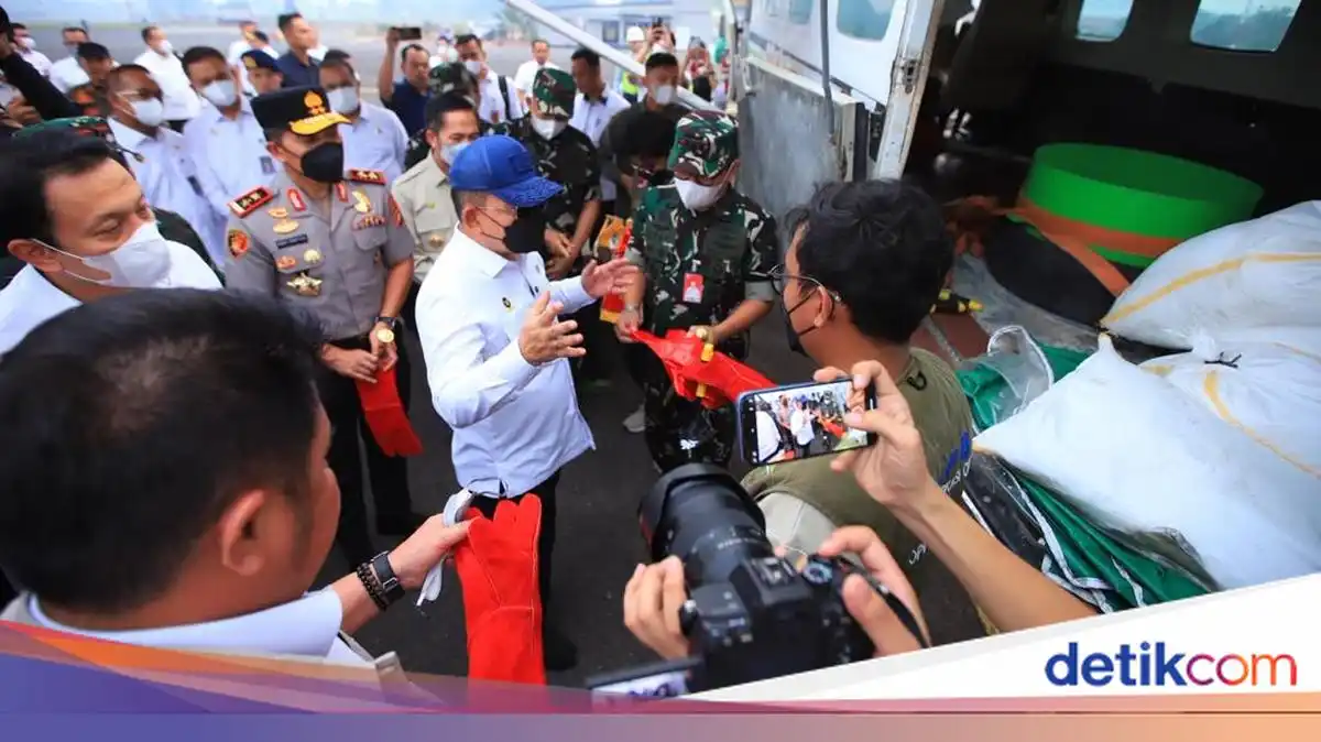 Sumsel Menguji 1,5 Ton Es Kering untuk Menekan Dampak Kabut Asap