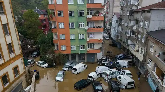 Banjir di Istanbul Tewaskan Tiga Orang, Penerbangan dan Aktivitas Warga Terganggu