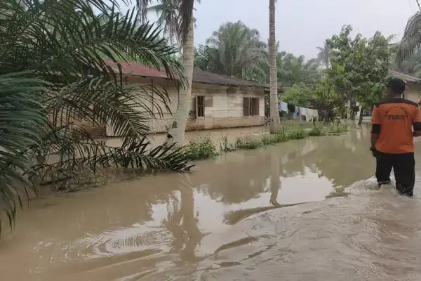 Luapan Dua Sungai Genangi Puluhan Rumah di Simalungun