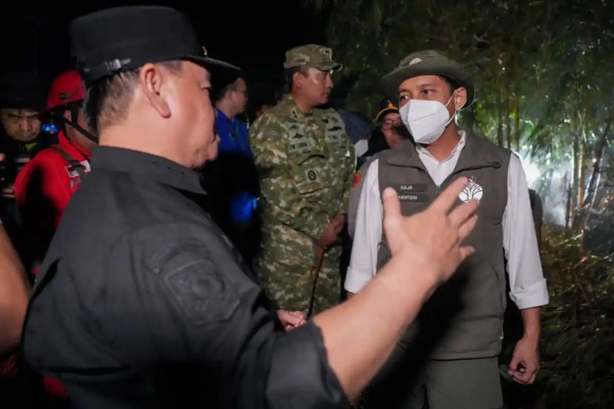 Raja Juli Tinjau Karhutla Sampit, Minta Pemadaman Darat dan Udara Dioptimalkan