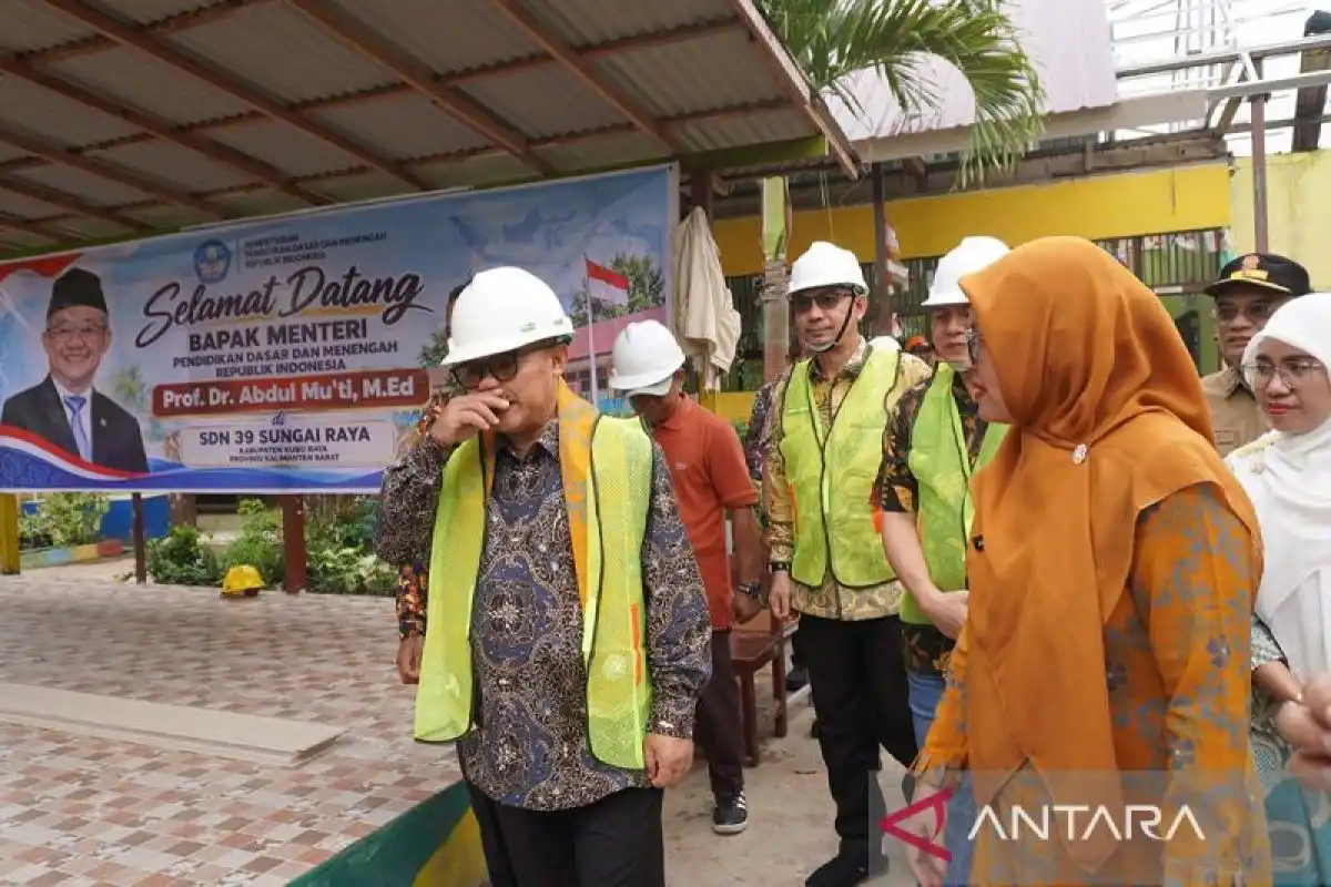 Panel Interaktif di Sekolah: Penyaluran, Kebutuhan, dan Dukungan Operasional