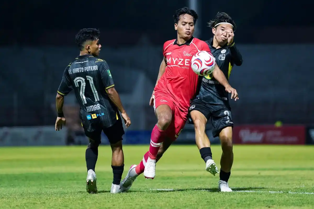 De Red FC Tumbang di Kandang, Aji Santoso Soroti Dampak Penalti Awal