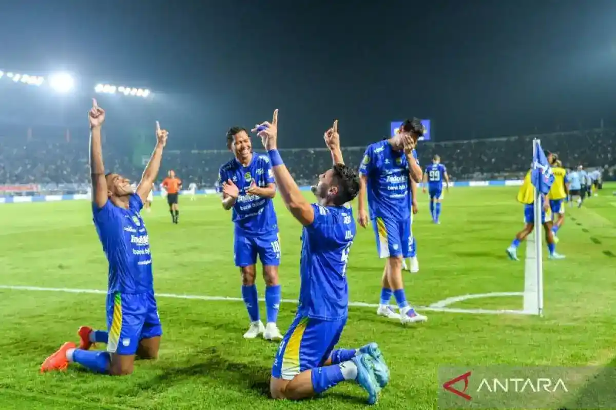 Sundulan Julio Cesar Pastikan Tiga Poin Persib atas Persik