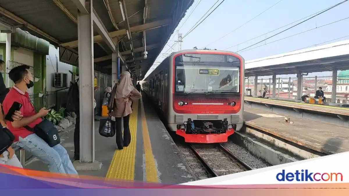 Perawatan Sarana Ubah Layanan KRL Red Line, Tujuh Perjalanan Dibatalkan