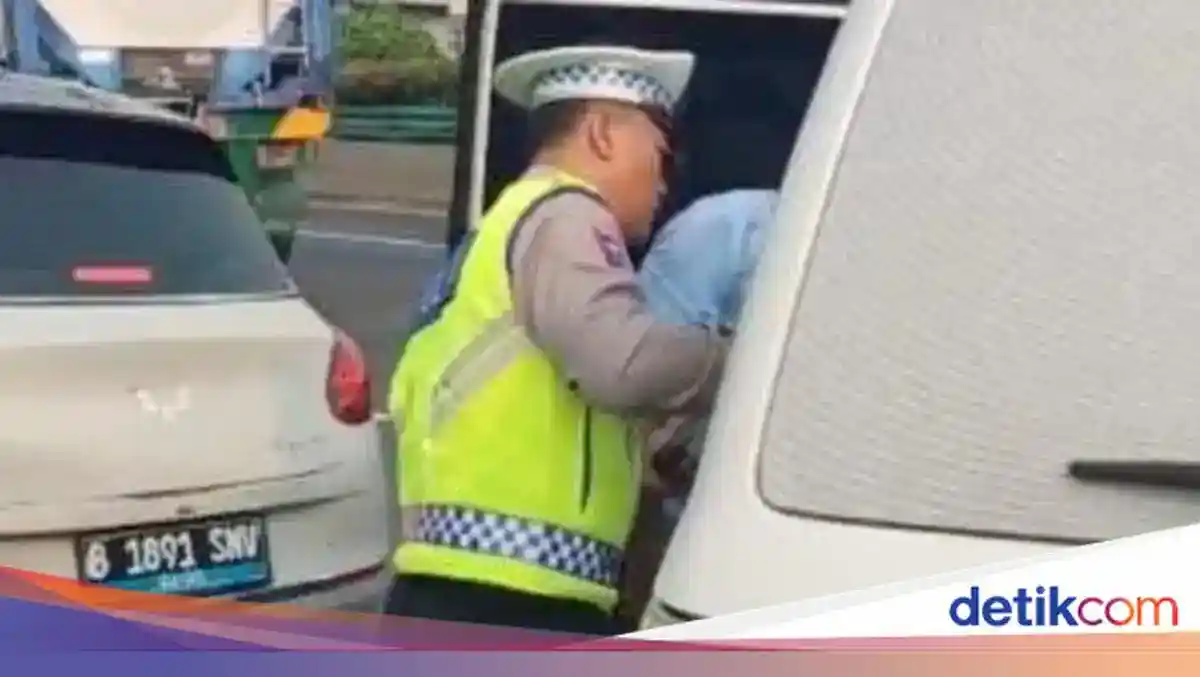 Kartu E-Toll Terjatuh, Tiga Kendaraan Terlibat Tabrakan di Tol Wiyoto Wiyono