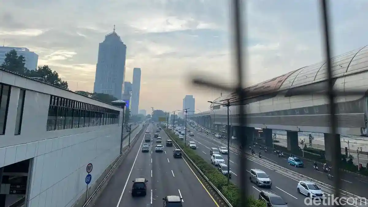 Jakarta Siapkan Opsi PJJ saat Asap Karhutla Mengancam Kualitas Udara