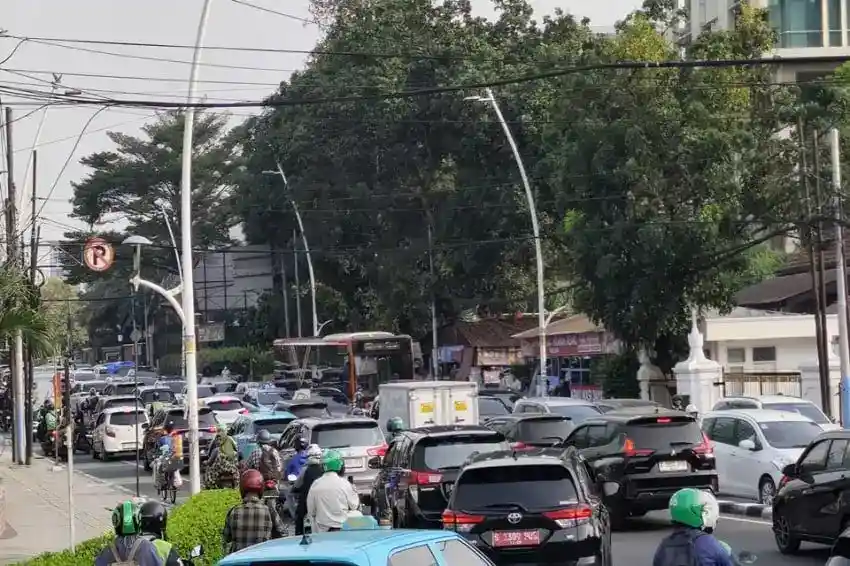 Aksi Aliansi Mahasiswa Picu Kemacetan di Kawasan Tugu Tani