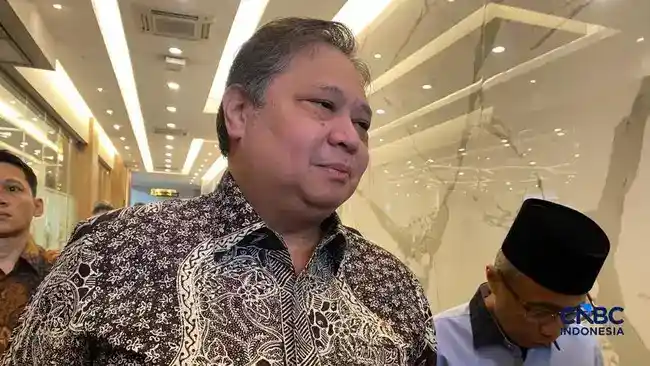 Airlangga Tegaskan Tak Ada Pembagian Ponsel Gratis untuk Digitalisasi Bansos