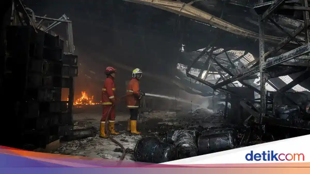 Kebakaran Gudang di Jatiuwung Berlanjut hingga Hari Ketiga, Sepuluh Gudang Terdampak