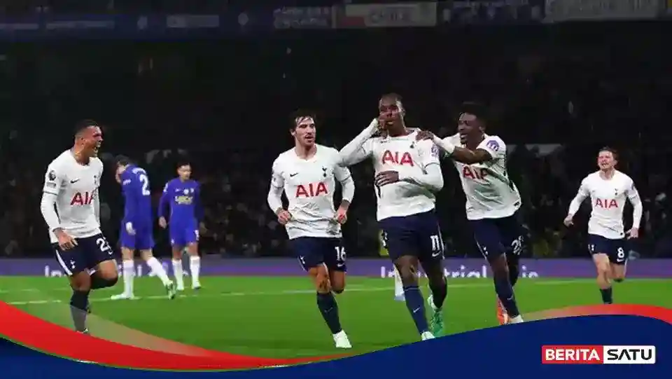 Tottenham Menang di Stamford Bridge, Chelsea Tumbang Setelah Palmer Diusir
