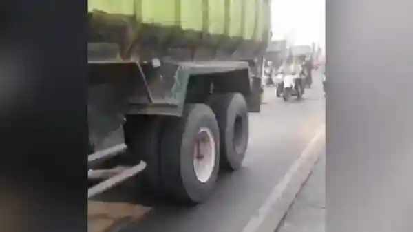 Remaja Tewas dalam Kecelakaan Truk di Jalan Raya Curug