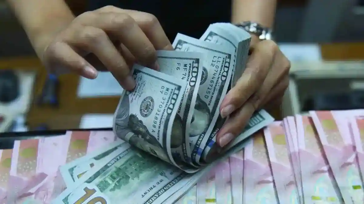 Rupiah Dibayangi Tekanan Dolar AS dan Harga Minyak pada Pekan Terakhir Oktober