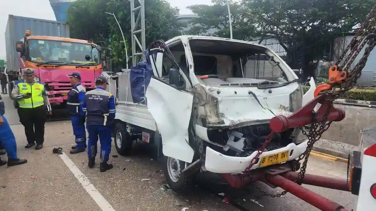 Tabrakan Empat Kendaraan di Tol Akses Tanjung Priok, Satu Orang Luka Ringan