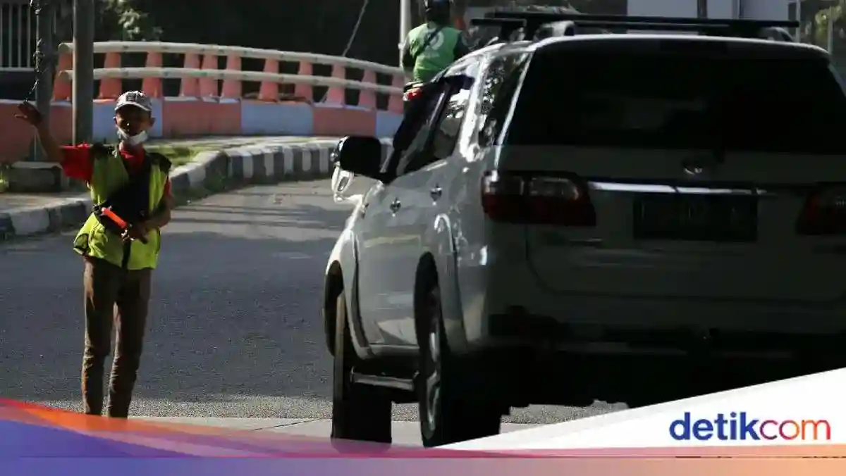 Imbauan untuk Pengendara Jakarta: Jangan Beri Imbalan kepada Pengatur Jalan Liar