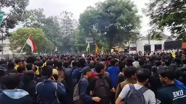 Mahasiswa Bandung Raya Sampaikan Aspirasi di DPRD Jawa Barat